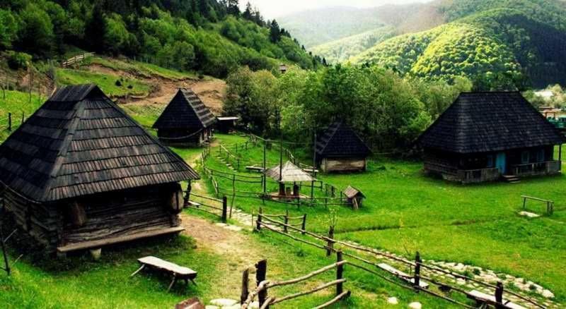 Hotel Gostyniy Dvir Synevir Synevyr Exterior foto