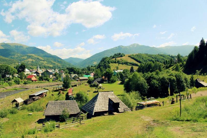 Hotel Gostyniy Dvir Synevir Synevyr Exterior foto